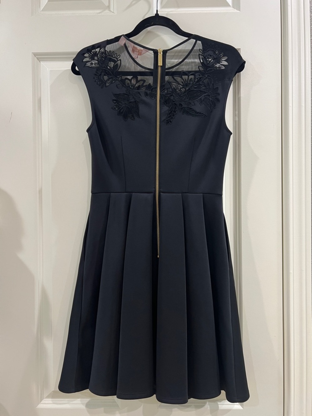Ted Baker Dollii embroidered cut out dress size 2 - Picture 4 of 6